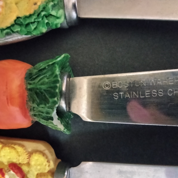 Boston Warehouse Stainless steel set of four cheese spread knives - Picture 2 of 3